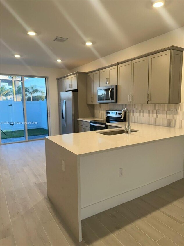 Foto principal - 17166 SW 1st Ct