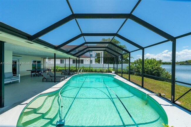 Foto del edificio - 21320 NE 25th Ct