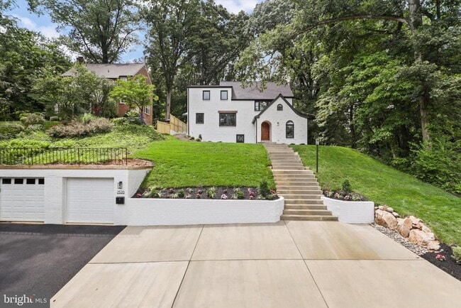 Building Photo - 2520 N Vernon St