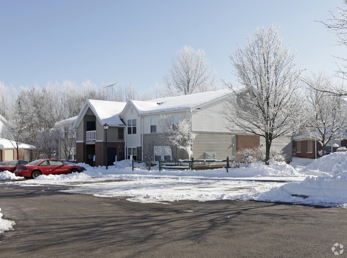 Primary Photo - Oak Creek Apartments