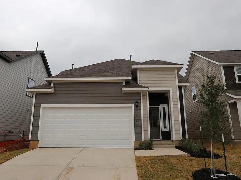 Foto principal - 15702 Ellinger Dr