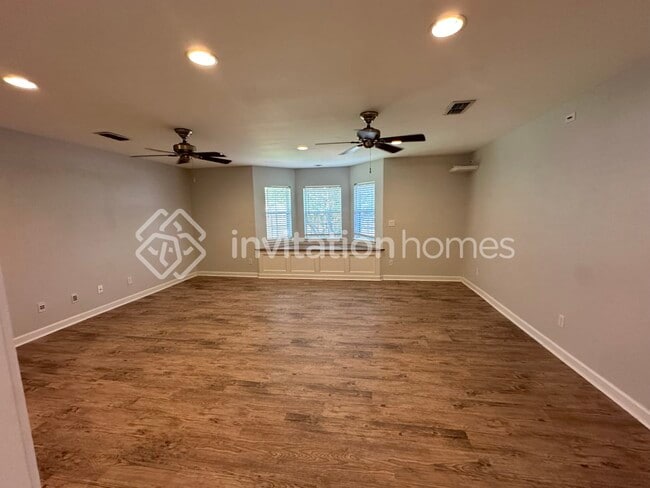Building Photo - 705 Carvell Dr