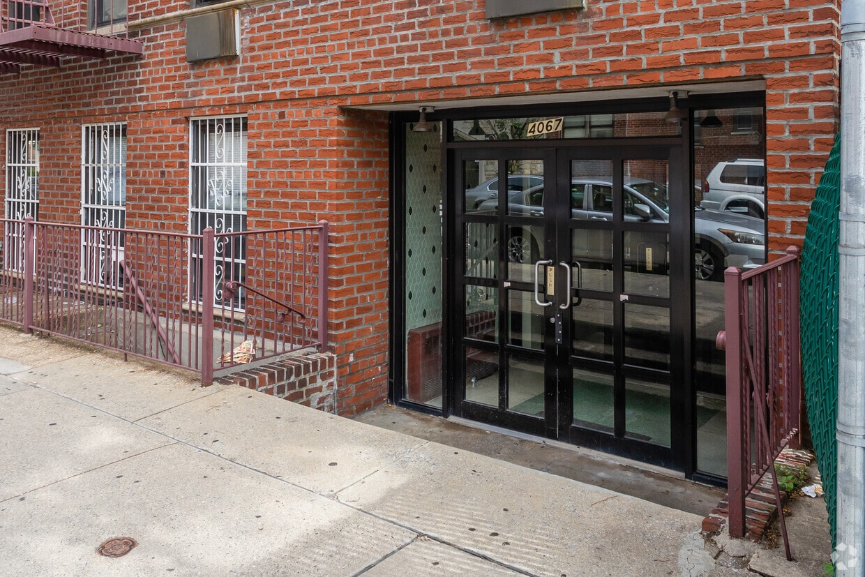 Building Photo - 4067 Ithaca St