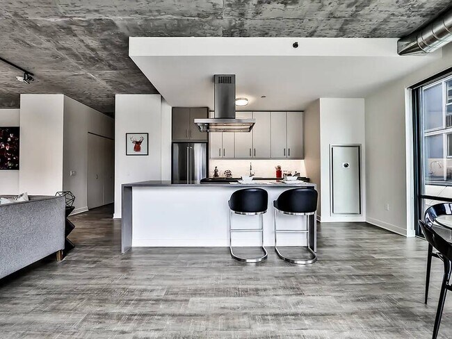 Building Photo - 469 E Ohio St