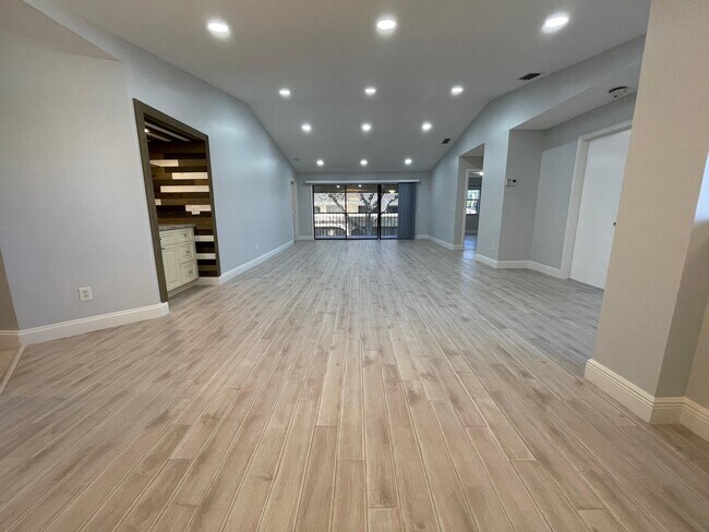Foto del edificio - 6691 Montego Bay Blvd