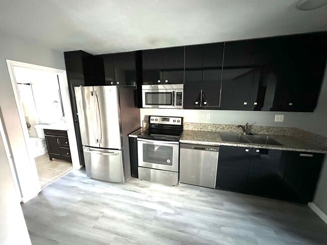 Building Photo - PET FRIENDLY! !Amazing 1 bedroom apartment...