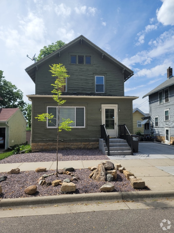 Building Photo - 426 N 5th St