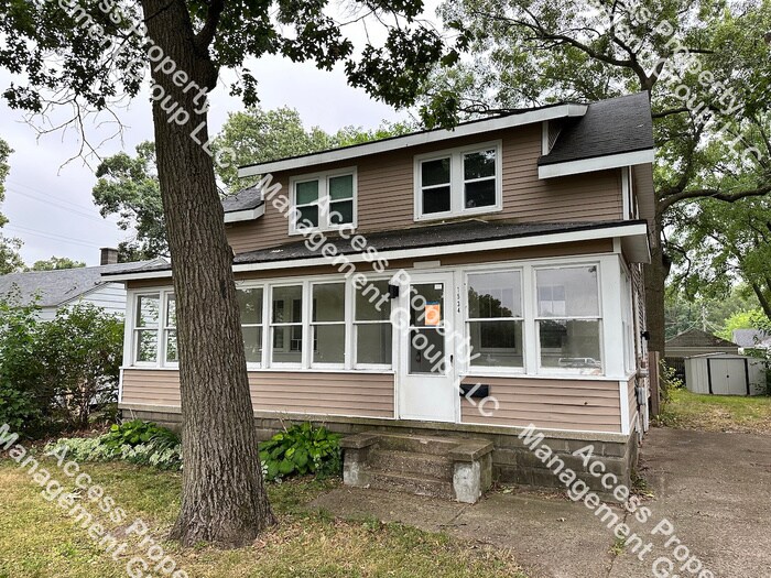 Primary Photo - NE Side Huge 4 Bedroom Home