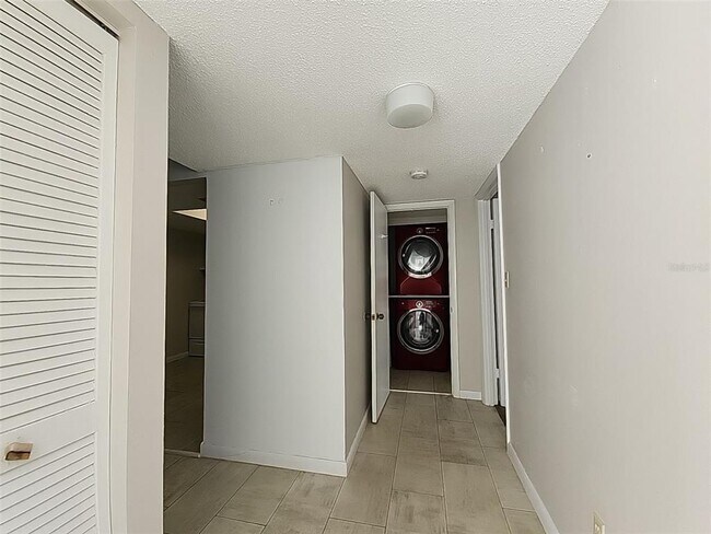 Foto del edificio - 620 Fairways Cir
