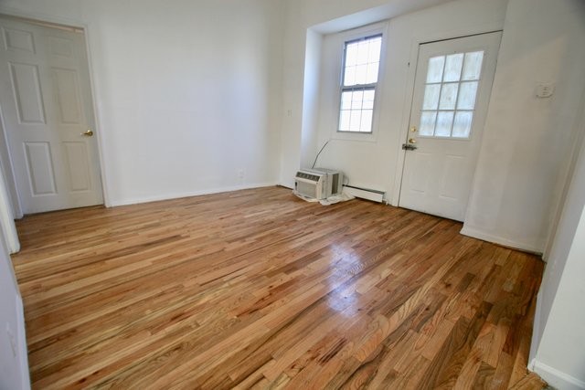 Building Photo - 402 Grand Street