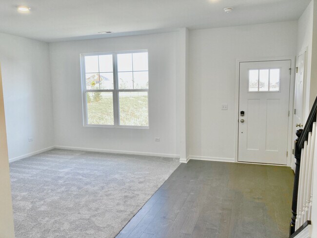 Building Photo - 1558 Albany St