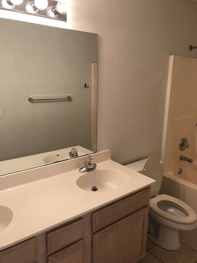 Building Photo - Cute Bentonville 3 bedroom/2 bath