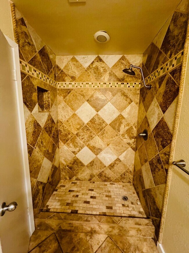 Foto del edificio - 3 bedroom in Midway ISD!