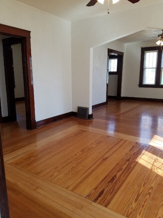 Foto del edificio - 314 W Main St