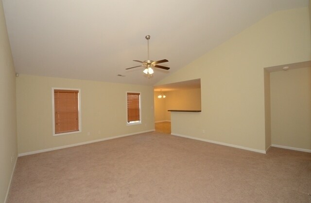 Foto del edificio - COMING SOON- Beautiful Well- Maintained ho...