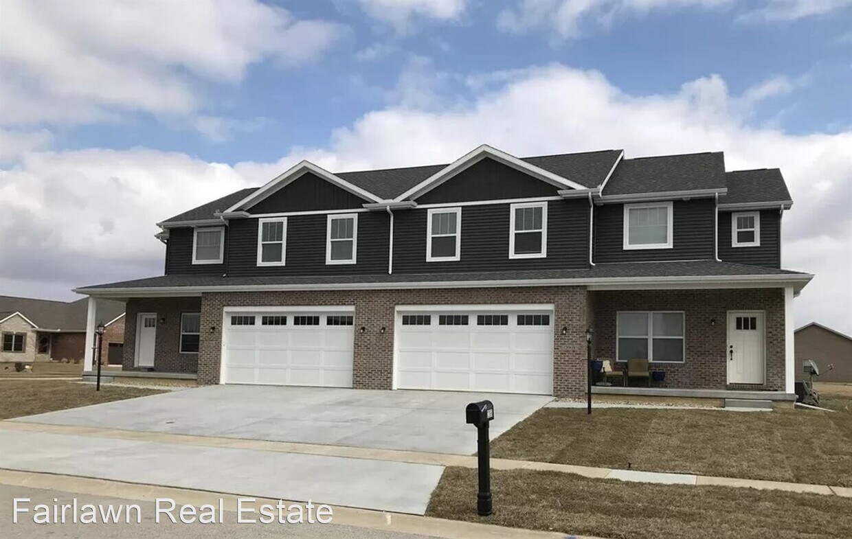 Primary Photo - 4 br, 2.5 bath House - 1219 S. Roberto Rd.