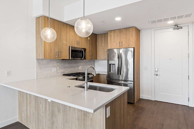 Building Photo - Luxury Gulch Living 1-Bedroom Condo with Scenic Views & Luxurious Amenities in Nashville