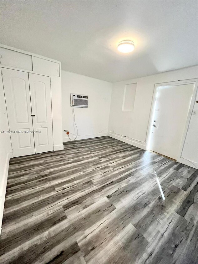 Foto principal - 1648 NE 172nd St