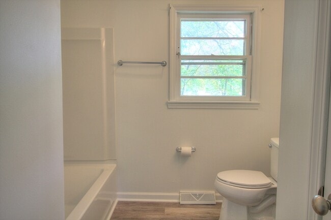 Building Photo - Charming 4 Bedroom, 2 Bath Home with Huge ...