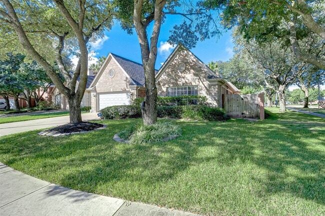 Building Photo - 22926 Rainbow Bend Ln