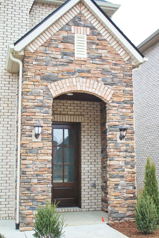 Building Photo - Low Maintenance All Brick Home!