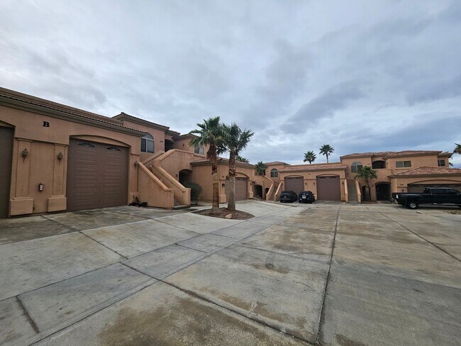 Foto del edificio - 2 Bedroom Condo in Sunridge Estates