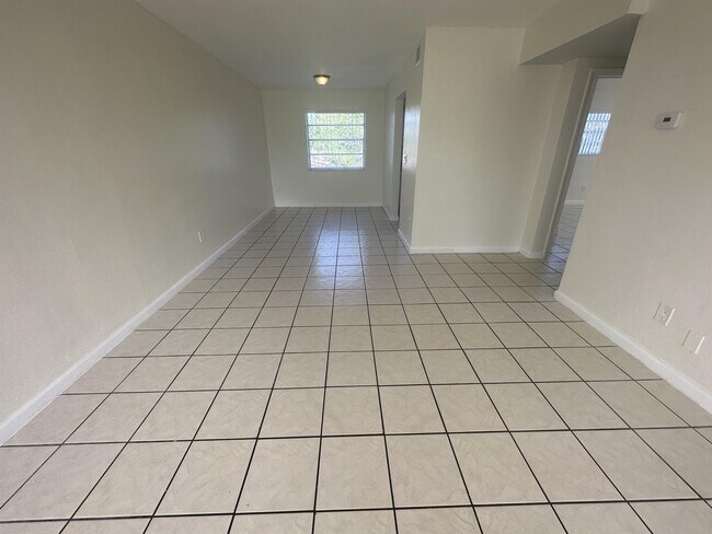 Foto del edificio - 1370 NE 119th St