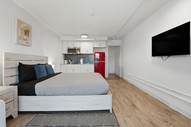 Building Photo - 824 Camino La Costa