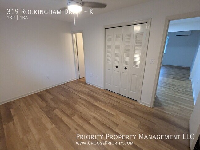 Foto del edificio - 319 Rockingham Dr