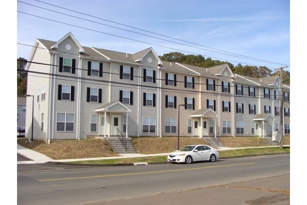 Foto principal - Pine Rock Townhomes  Student Living