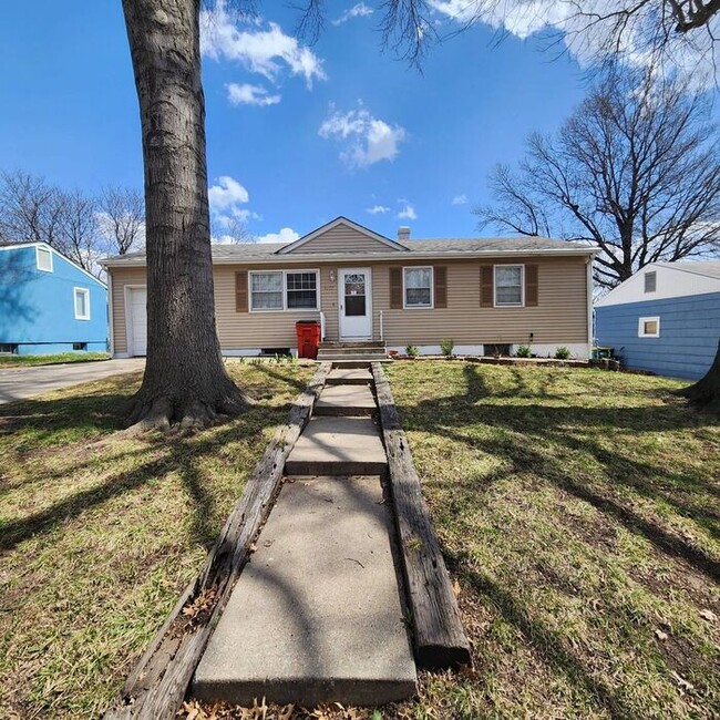 Foto del edificio - New Price for this Ranch 3 Bedroom, 1 Bath...