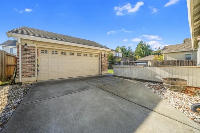 Building Photo - 1716 Newark Ln