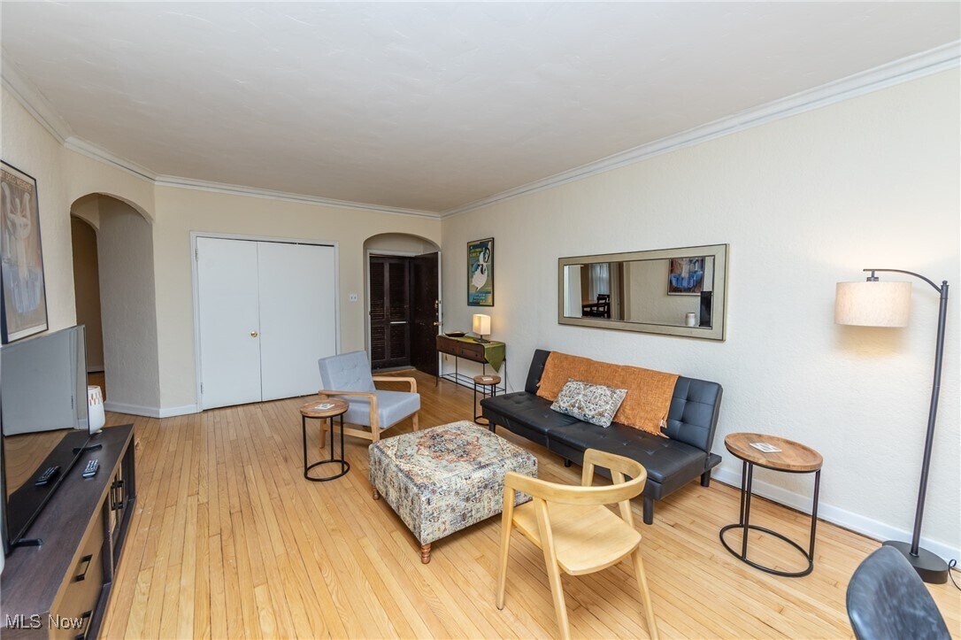 2330 Euclid Heights Blvd Cleveland, OH 44106 – photo 4