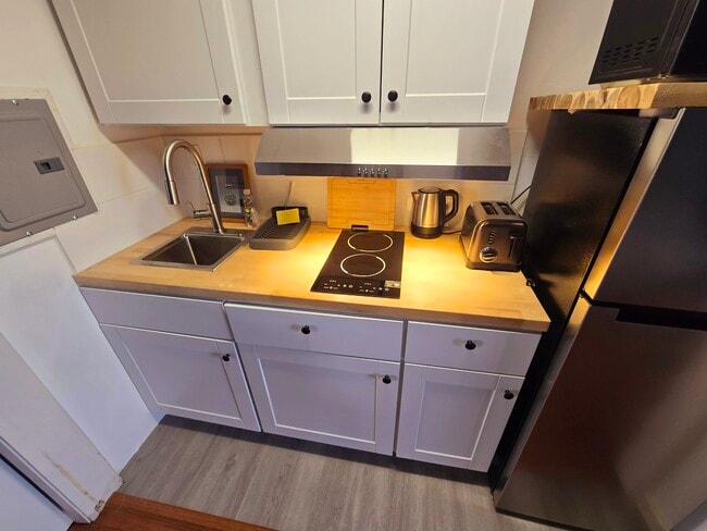 Foto del edificio - 2471 E Canal Dr