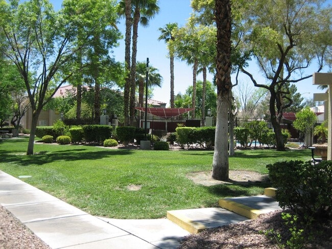 Building Photo - NICE CONDO, 3 BEDROOMS, 2 FULL BATHS, NEW ...