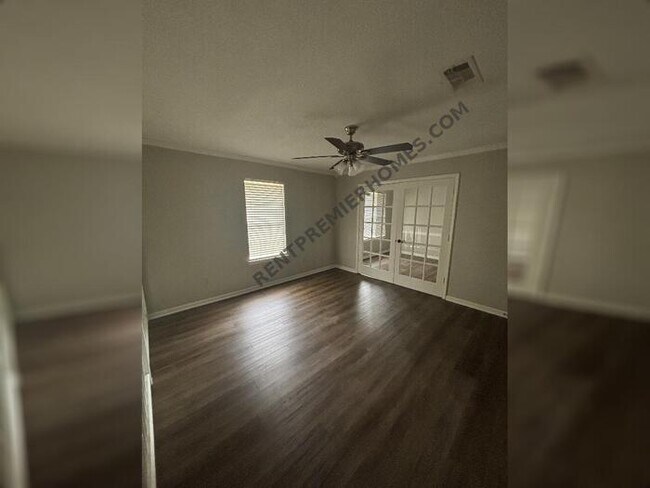 Foto del edificio - 12801 Southridge Dr