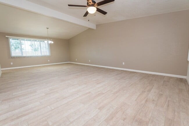 Building Photo - Updated 3 Bedrooms Home with Central A/C!!