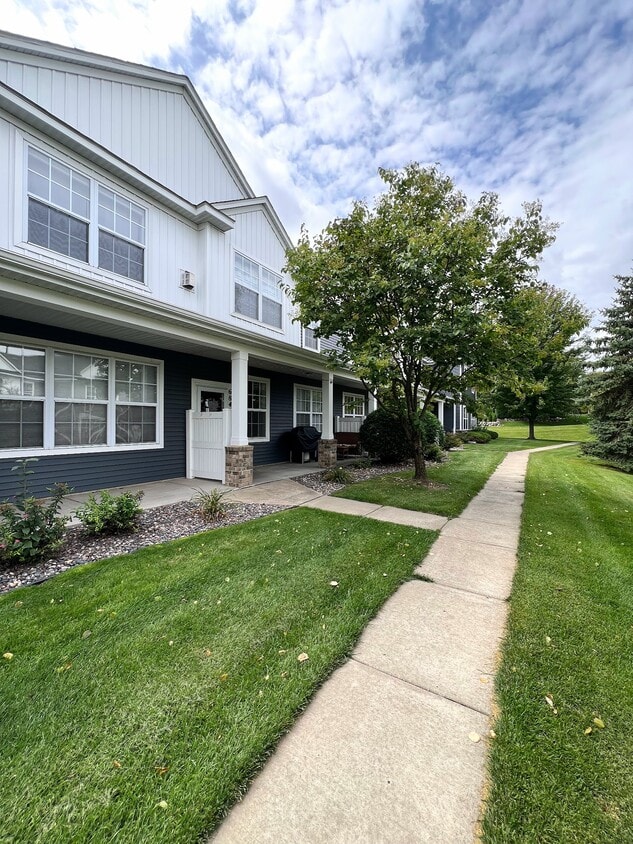 Primary Photo - 6841 Narcissus Ln N