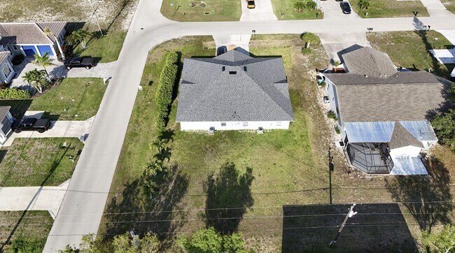 Foto del edificio - Spacious Duplex in SW Cape Coral