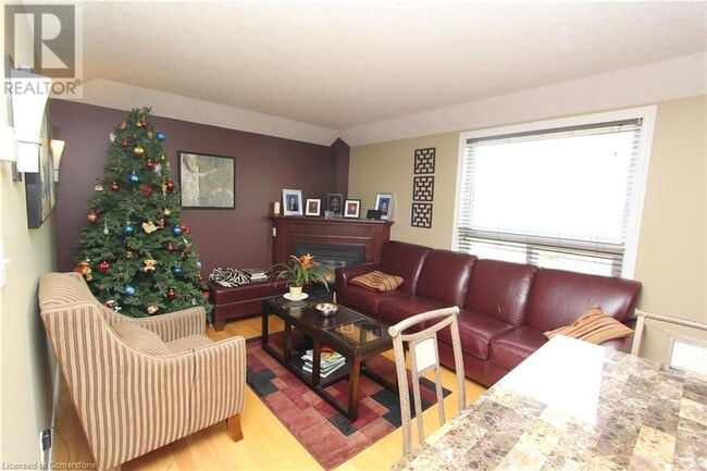 Photo du bâtiment - 632 Columbia Forest Blvd