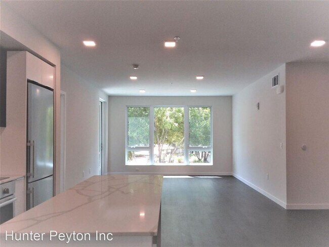 Building Photo - 2 br, 2 bath House - 1605 Riviera Ave #406