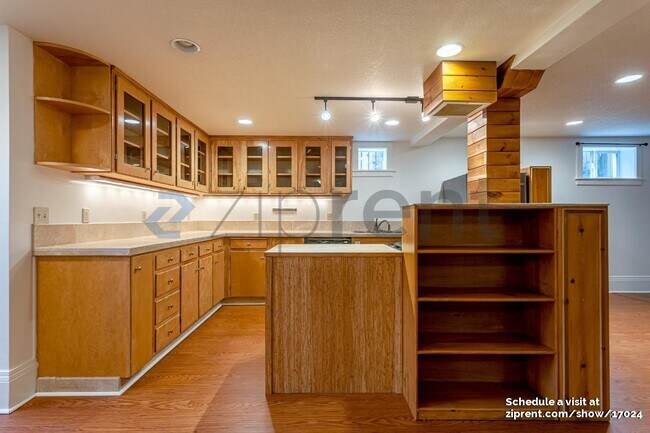 Building Photo - 131 SE 30th Pl
