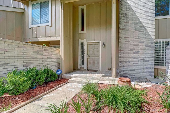 Building Photo - 11656 Lakeside Park Dr