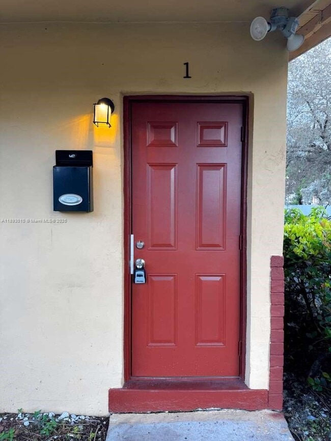 Foto del edificio - 2731 NW 1st St