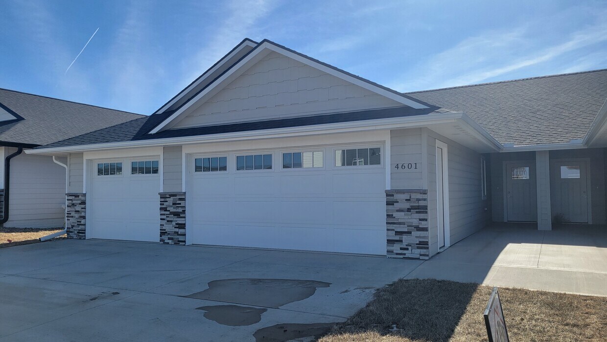 Foto principal - 4601 W 35th St N