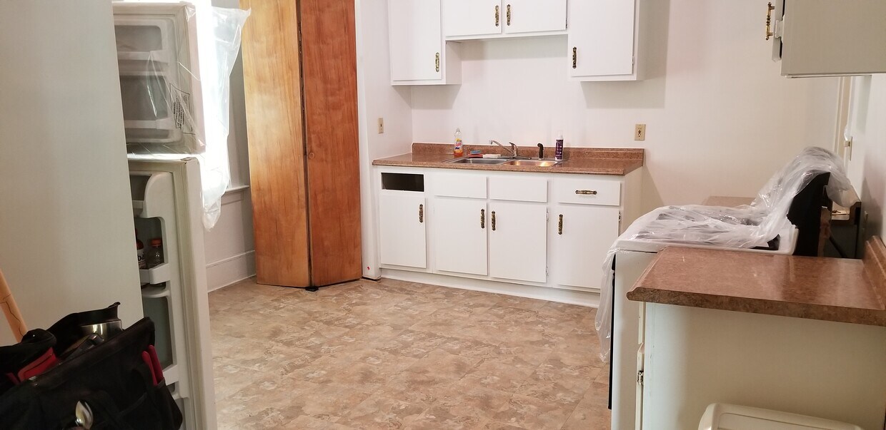 Cocina grande con espacio para comer - 11851 Triskett Rd