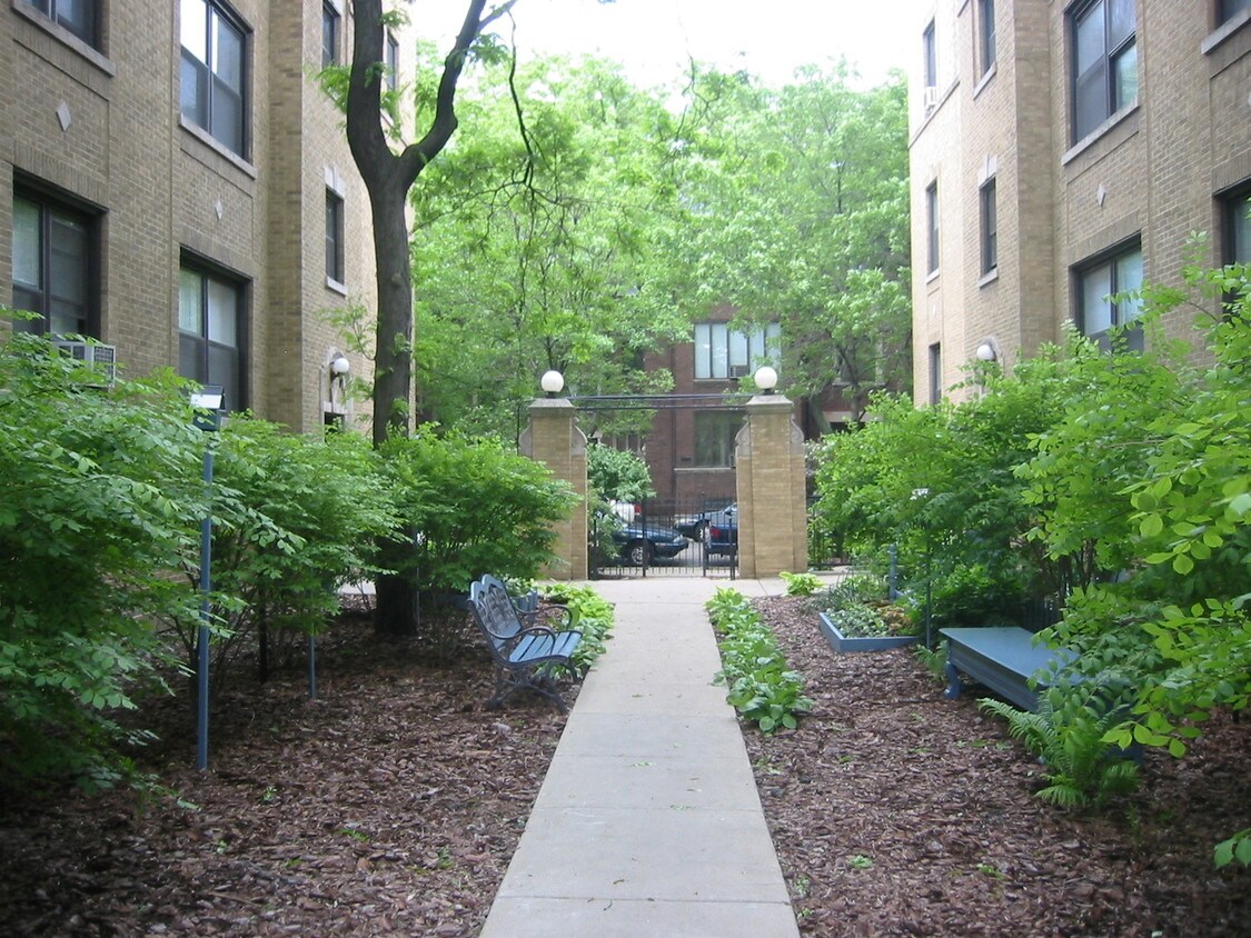 Building Photo - 37445 N Pine Grove Ave