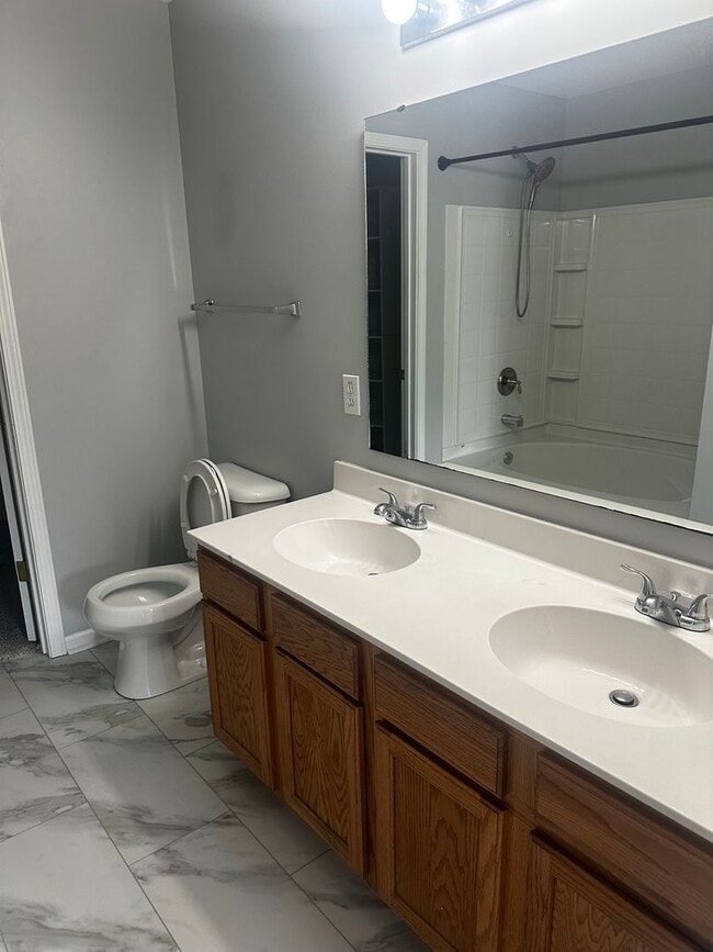 Building Photo - 1426 Pinethicket Dr