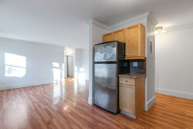 Building Photo - 10172-10113 113 St