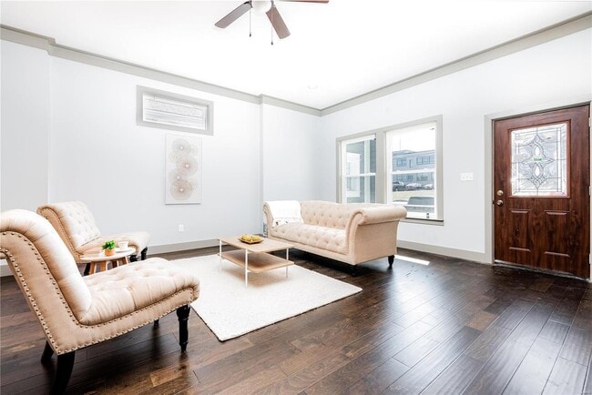 Foto del edificio - 4319 Hunt Ave